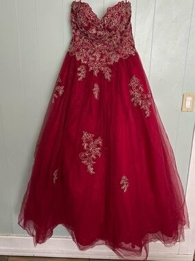 Strapless Red Tulle Prom Dress with Gold Lace Appliqué